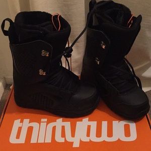 Brand New Women’s snowboarding boots, thirtytwo